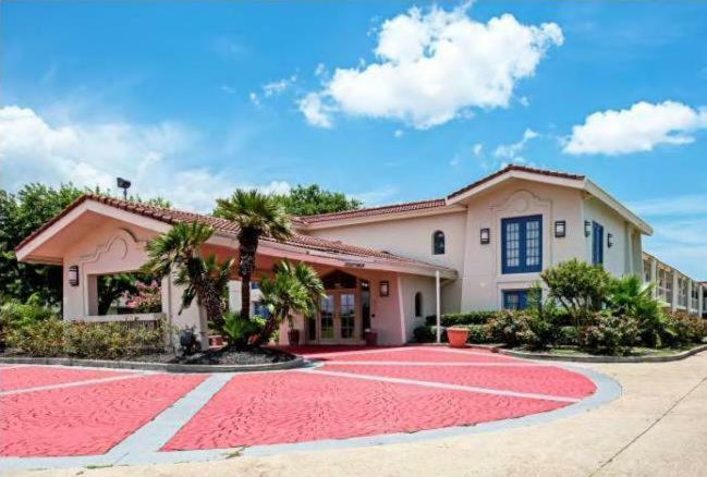 Scottish Inns & Suites Texas City Exterior photo